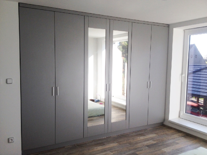 Vestavěné skříně